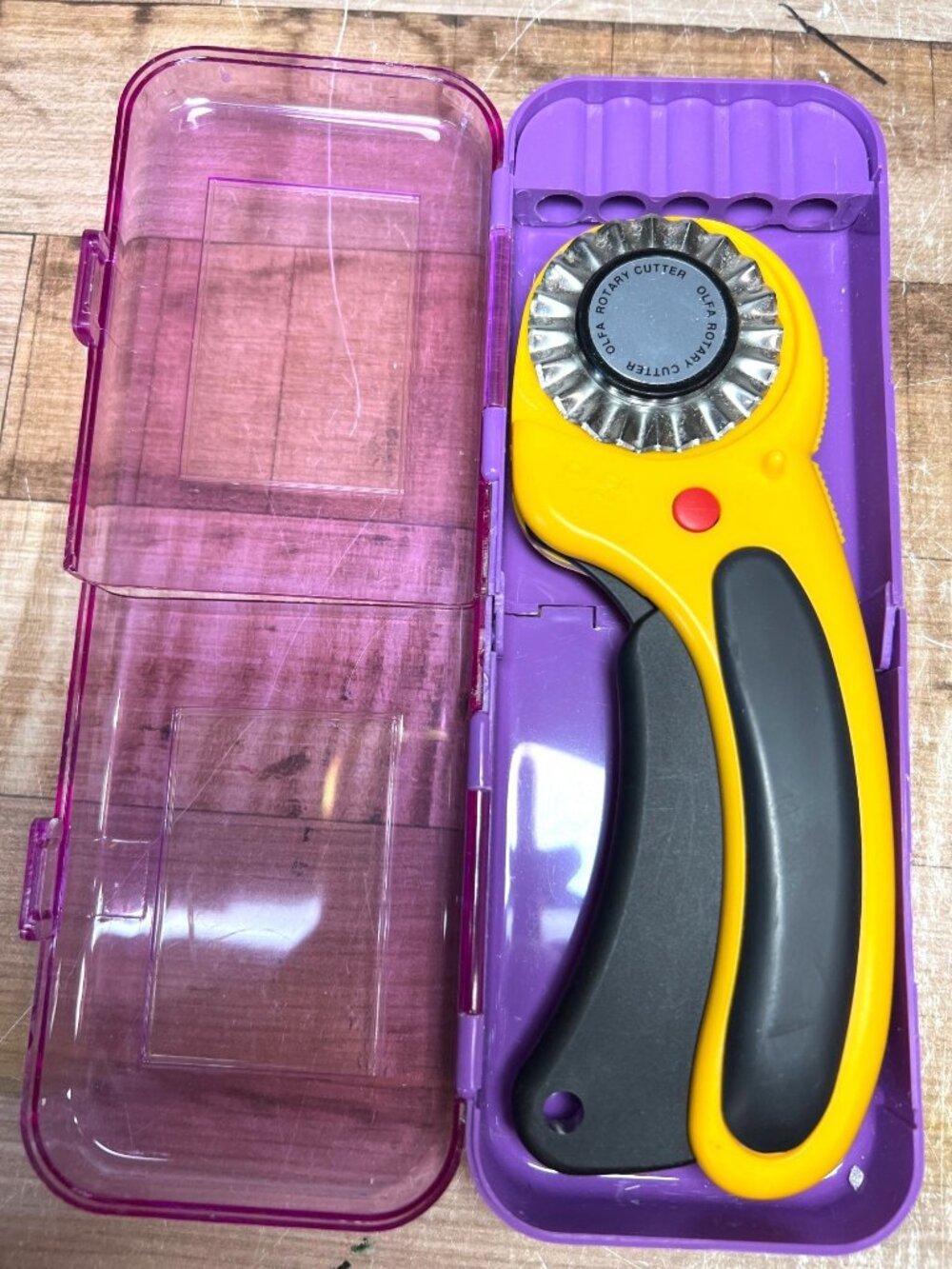 Olfa Rotary Cutter With Pinking Blade & Purple Storage Case For Fabric
